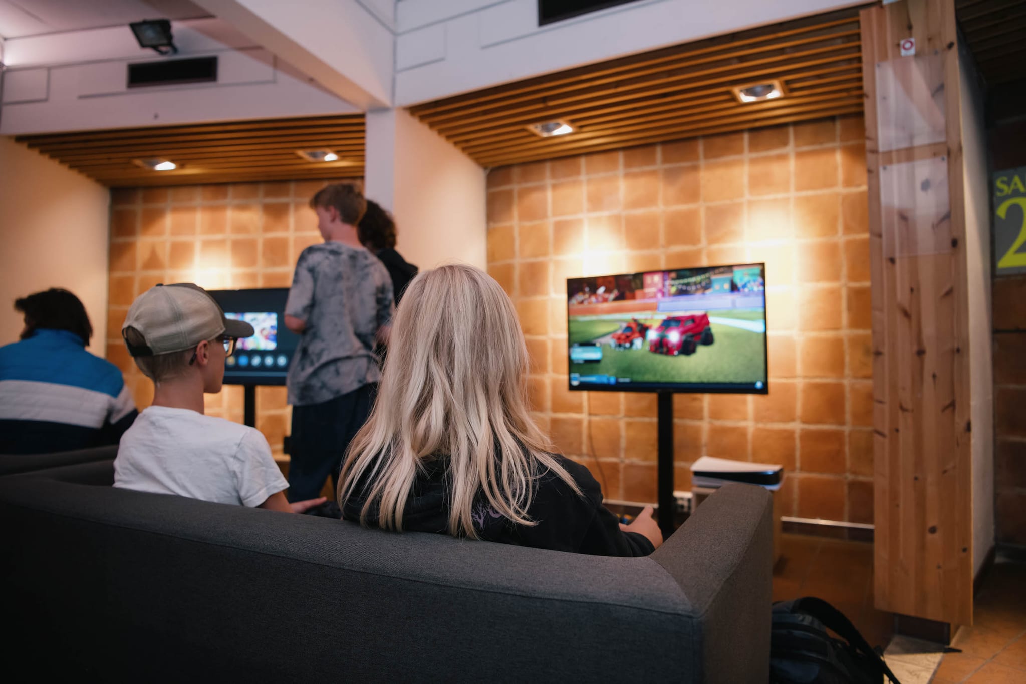 Bursdag på STOLL Esportsenter – ungdom feirer med gaming i Kongsbergs beste gaming-arena