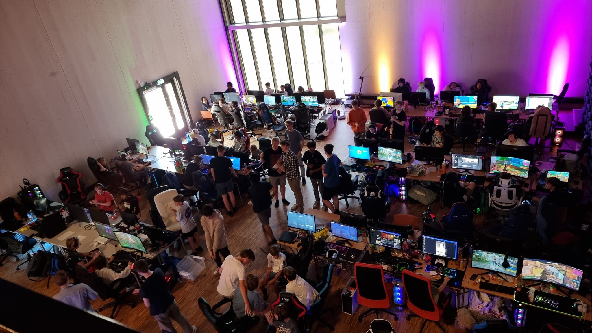 LAN i høstferien 2026 på Musikkteateret i Kongsberg – STOLL Esportsenter. Dette bildet er fra forrige LAN.